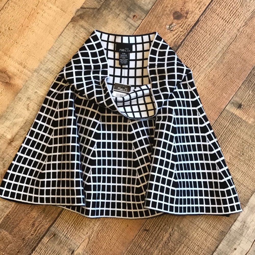 Pattern Skirt - Picture 2 of 3